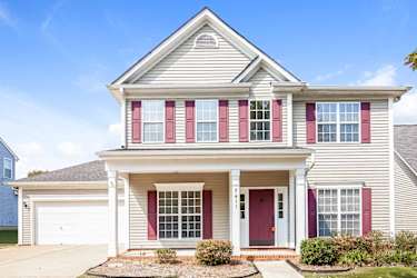 7411 Stillbrook Bend Ct - Huntersville, NC