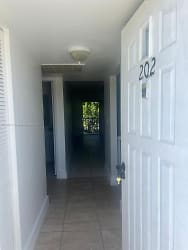 438 NE 210th Cir Terrace - Miami, FL