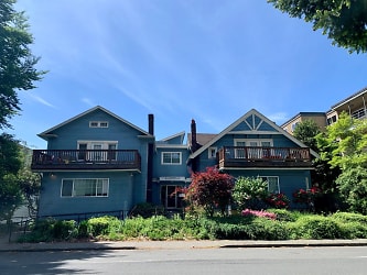 UW Triplex Apartments - Seattle, WA