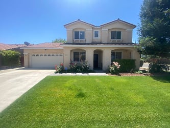2237 W Wall Ct - Porterville, CA