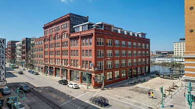 249 N. Water Street Apartments - Milwaukee, WI