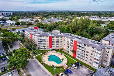 1475 NE 125th Terrace #105J - North Miami, FL