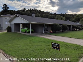 401 W 19th St - Russellville, AR