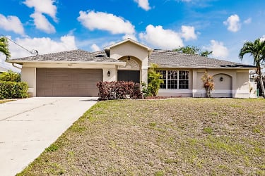 1827 NW 21st St - Cape Coral, FL