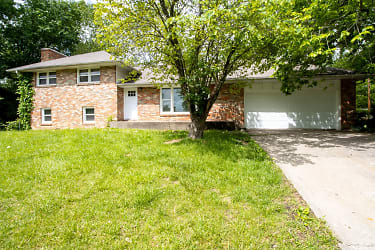 1223 S Fairview Rd - Columbia, MO