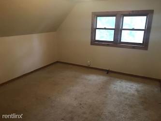 309 W Main St - Middleville, MI
