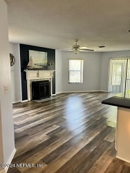 116 Governor St #124 - Green Cove Springs, FL