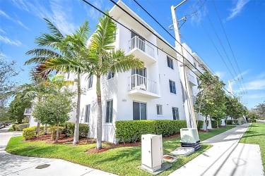 2651 NE 212th Terrace - Miami, FL