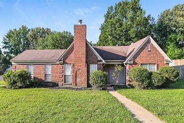 1683 Coral Hills Dr - Southaven, MS