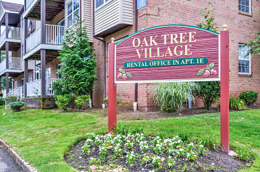 Oak Tree Village Apartments - Edison, NJ