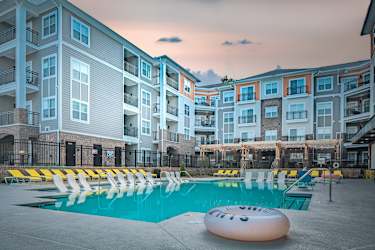 Eastern On 10th Apartments - Greenville, NC