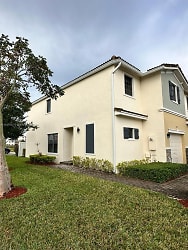 366 NE 194th Terrace #366 - Miami, FL