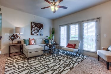 Waters Edge Villas Apartments - Rowlett, TX