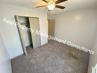 11006 NW Crooked Rd unit B - Parkville, MO