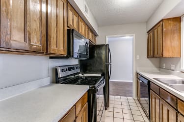 2805 Meadow Park Drive Apartments - Bedford, TX