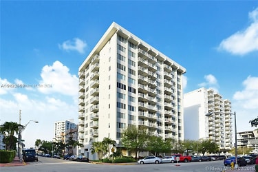 1345 Lincoln Rd #305 - Miami Beach, FL