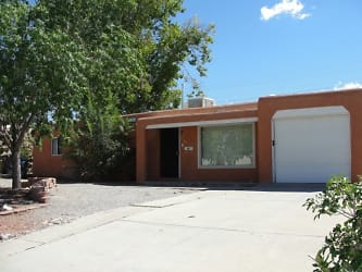 8106 Robin Ave NE - Albuquerque, NM