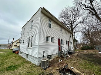 669 1/2 Grant St - Akron, OH