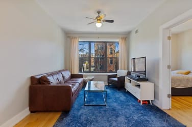 1350 N Wolcott Ave - Chicago, IL