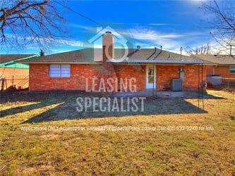 109 Olympic Dr - Moore, OK