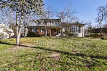 126 Sagamore Dr - New Providence, NJ