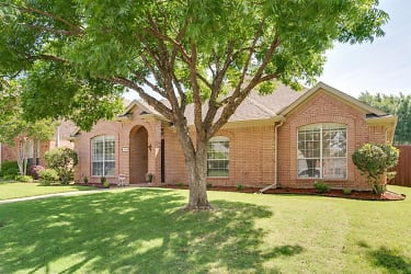 2749 Hillview Dr - Lewisville, TX