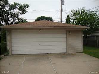 7250 Helen St - Center Line, MI