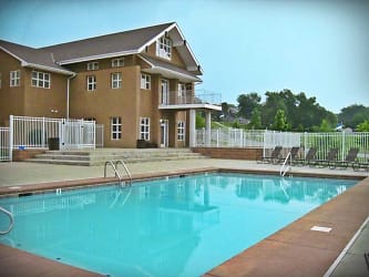 Meadowbrook Apartments And Townhomes - Lawrence, KS