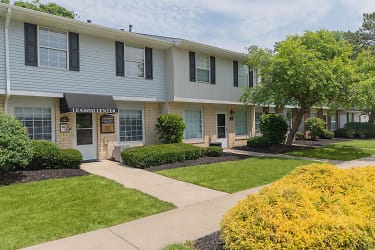 Westchester Townhomes Apartments - Westlake, OH