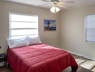 Room For Rent - Casselberry, FL