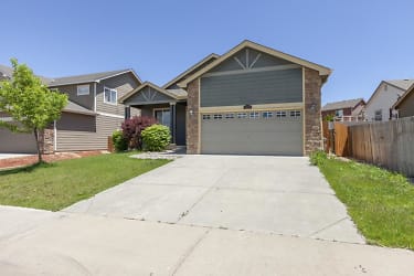 2127 Blue Wing Dr - Johnstown, CO