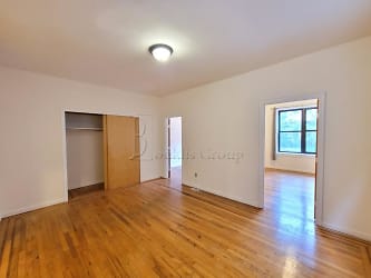 30-73 44th St unit 3R - Queens, NY