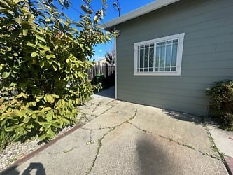 556 Stoneford Ave - Oakland, CA