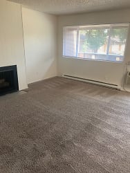 700 Crater Lake Ave unit 64 - Medford, OR
