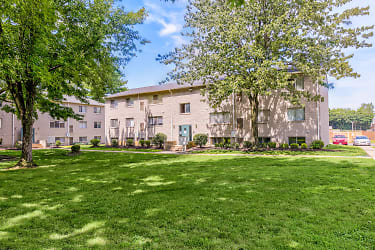 Hollydale Apartments - Painesville, OH