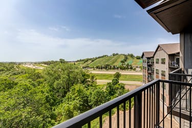 The Overlook At Crystal Lake Apartments - Burnsville, MN