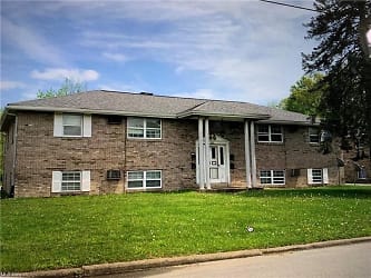 321 Kendall Ave 2 Apartments - Campbell, OH