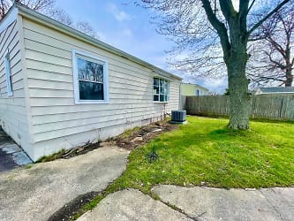1220 Root Rd - Lorain, OH
