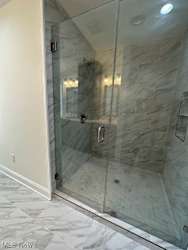 991 Pine Oaks Dr - Broadview Heights, OH