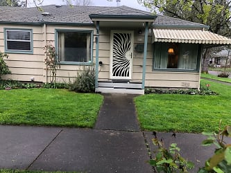 890 W 12th Ave - Eugene, OR