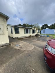 5128 SW Field Ave - Waldport, OR