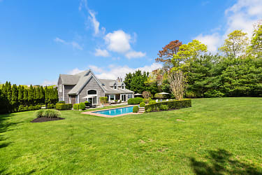 19 Post Fields Ln - Quogue, NY