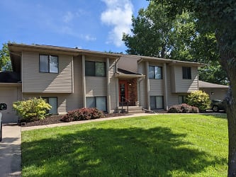 2045 Holiday Rd unit 2045-2 - Coralville, IA