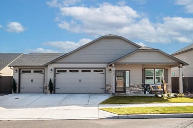 2516 NW Ivy Ave - Redmond, OR