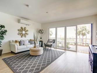 Loma 21 Apartments - San Diego, CA