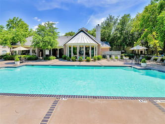 Bentley Place At Willow Bend Apartments - Plano, TX