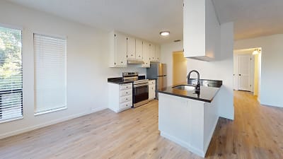 905 Lakeside Dr unit 1 - Red Bluff, CA
