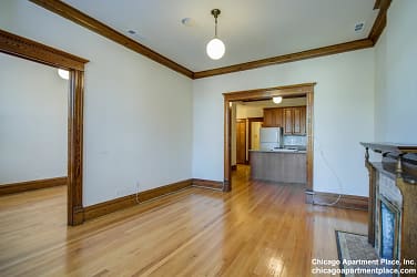 713 W Wrightwood Ave unit 2F - Chicago, IL
