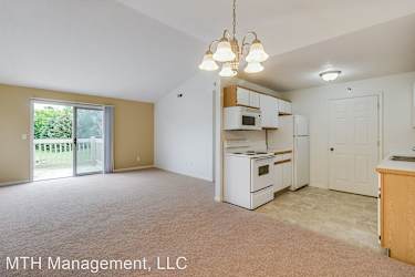 840 S Bridge St - Dewitt, MI