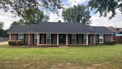 22050 Indian Trace Rd - Athens, AL